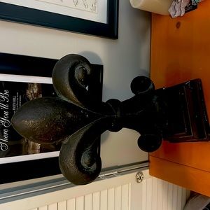 25” fleur-de-lis Statue